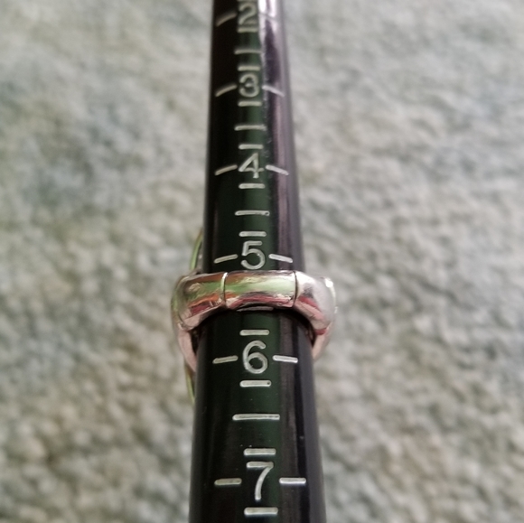 BKE Sparkly Cross Fashion Ring - Picture 4 of 5